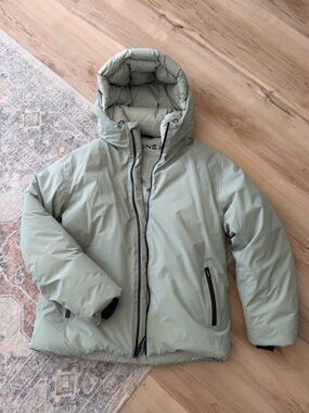 Aritzia Super Puff2O